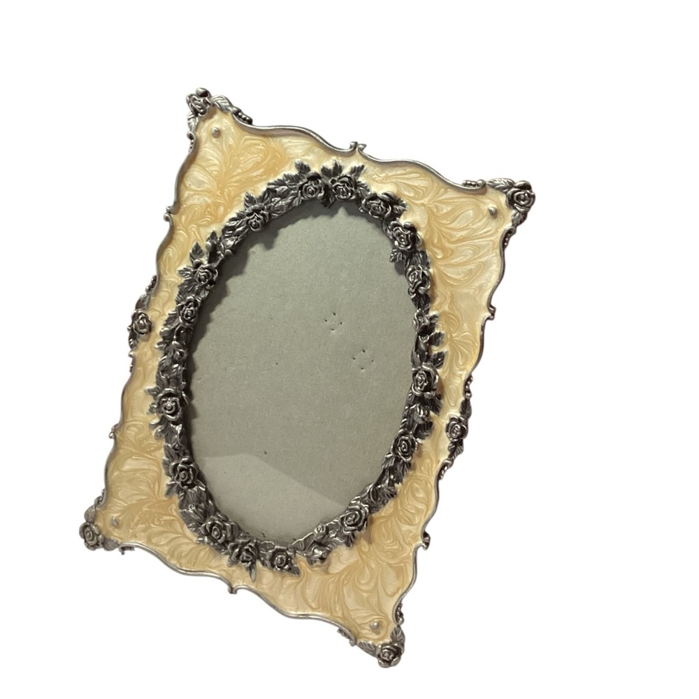 Vintage-Inspired Cream and Silver Embossed Floral Photo Frame